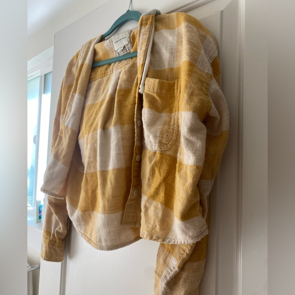 American Eagle yellow cropped flannel with cotton hood, size small